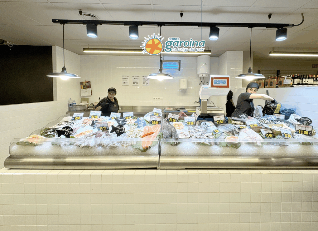 Llobet i Garoina s’uneixen per portar-te el millor peix fresc de proximitat. Descobreix el nou servei de peixateria als supermercats Llobet de Manresa i Cardona.